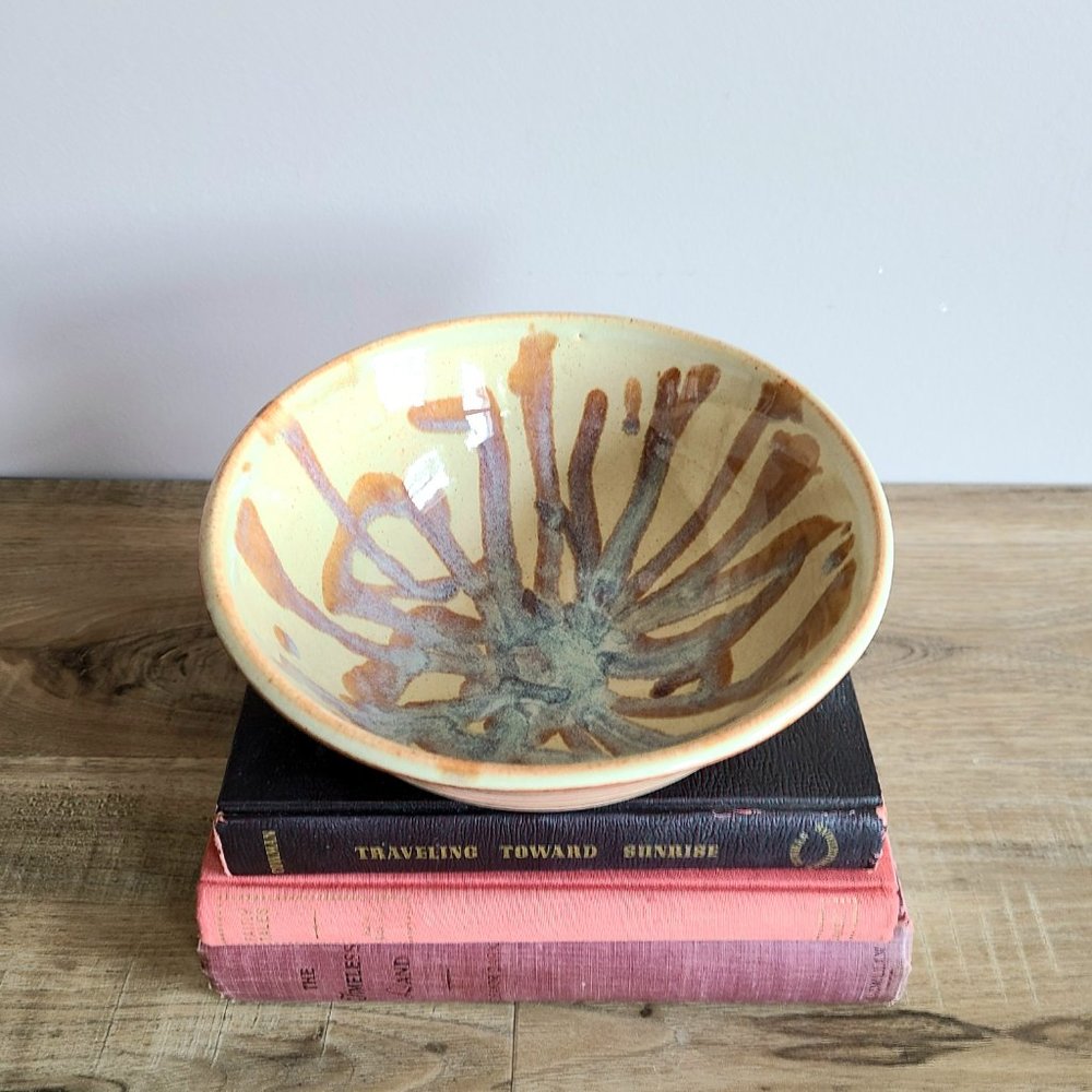 Hand made ceramic bowl. Signed by artist. - Picture 2 of 7